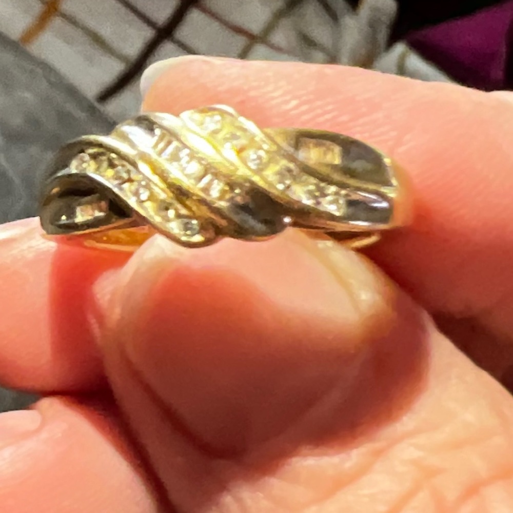 Diamond and baguette diamonds ring